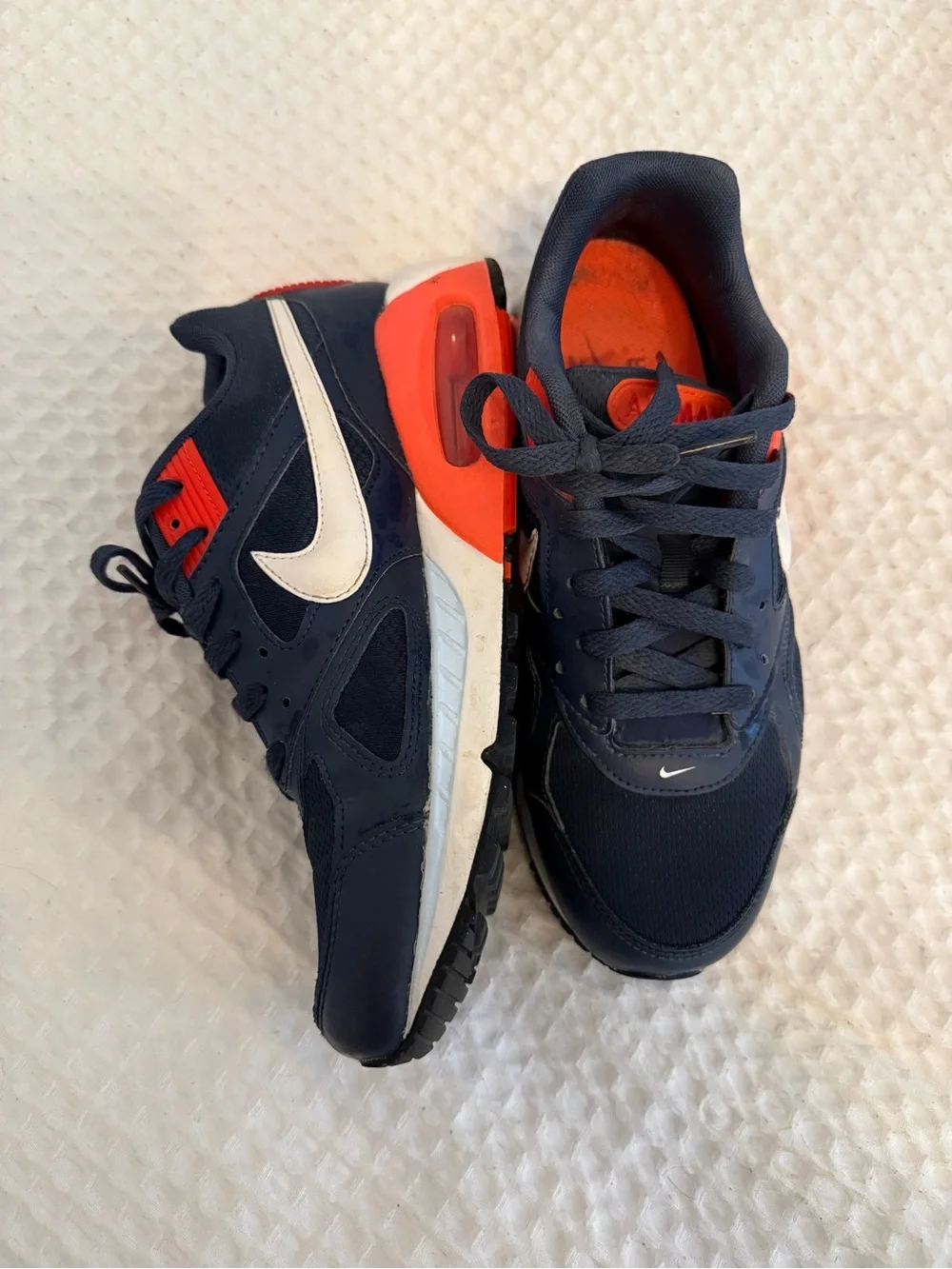 EUC Nike Air Max Navy, White & Red Athletic Sneakers, Women’s 8